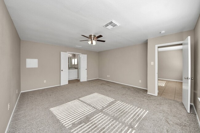 Building Photo - 826 Bandon Ln