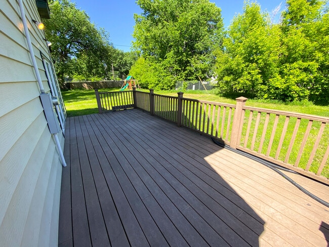 Building Photo - 1020 2nd Ave N