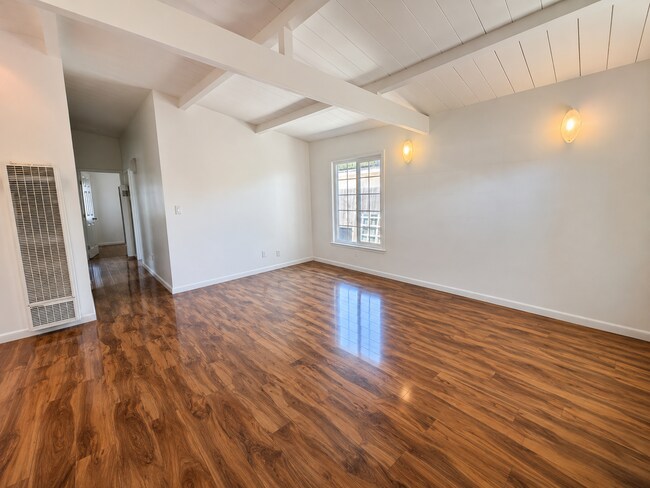Building Photo - 295 Roswell Dr