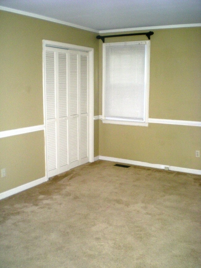 Building Photo - 4 BR / 2 BA Cute Cape Cod In Chester, Avai...