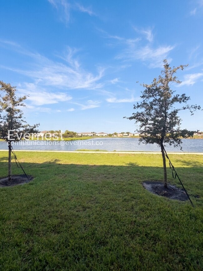 Building Photo - 3-Bed/2-Bath Town Home/Available Soon!