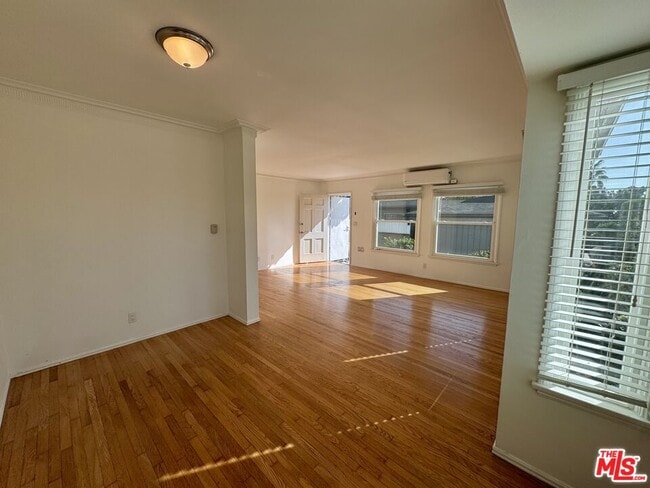 Building Photo - 6122 S Fairfax Ave