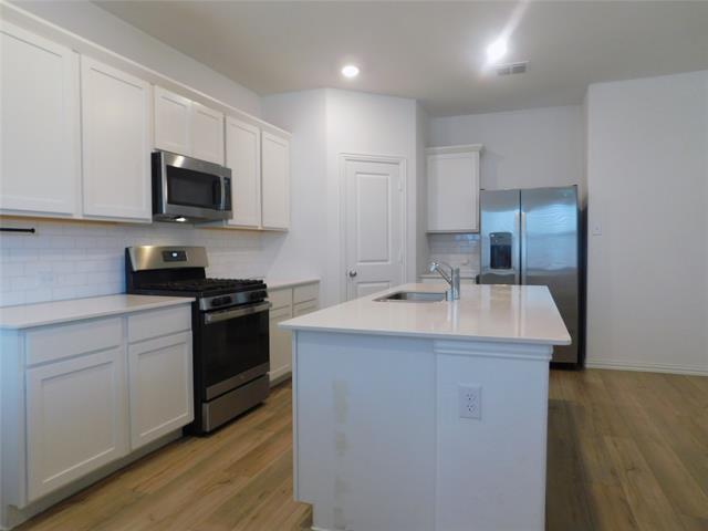 Building Photo - 3500 Kingsview Dr
