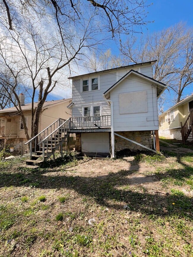 Building Photo - 5615 Garfield Ave