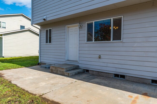 Building Photo - 1245-1431 NW Falls Creek Lp
