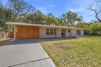 Building Photo - 11805 Pollyanna Ave