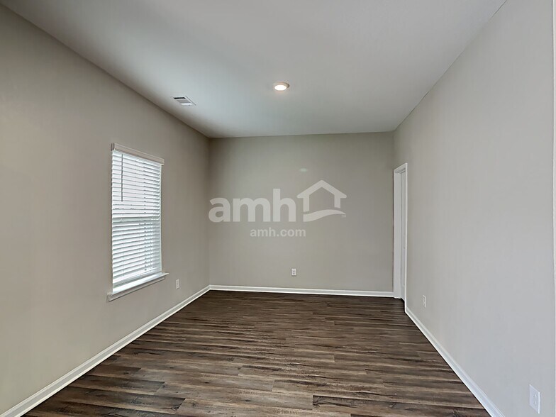 Building Photo - 129 Oliver Dr