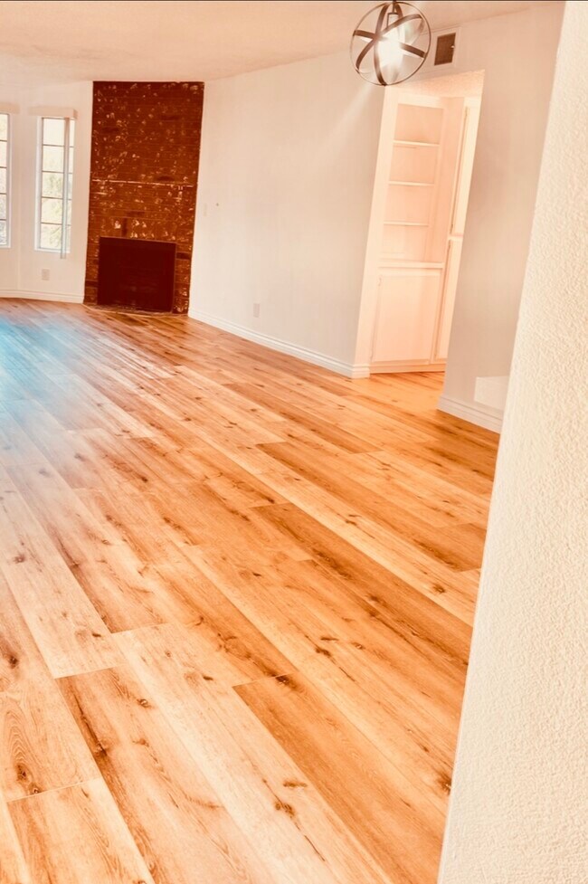 Building Photo - 415 S Verdugo Dr