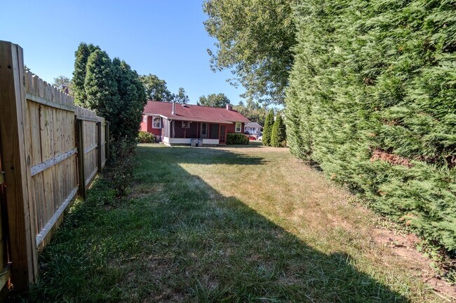 Building Photo - 6 Hammen Ave