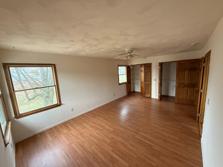 Building Photo - 8821 Sams Dr