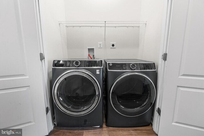 Building Photo - 6202 Davinci St