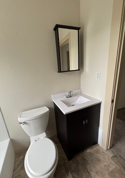 Building Photo - 13712 Bennett Rd