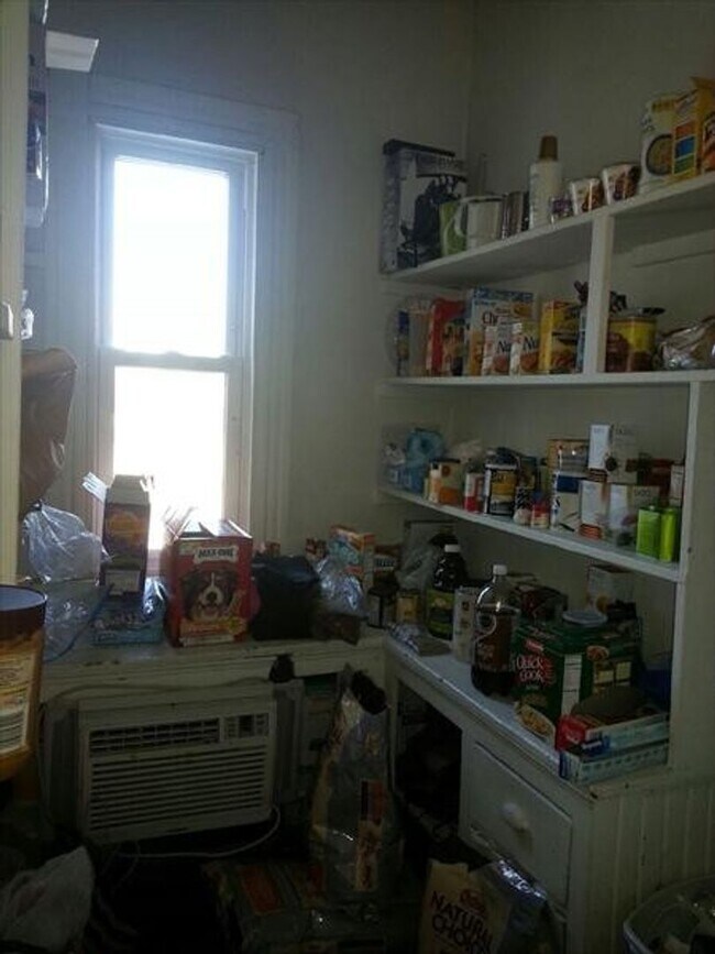 Building Photo - 2627 N Bartlett Ave