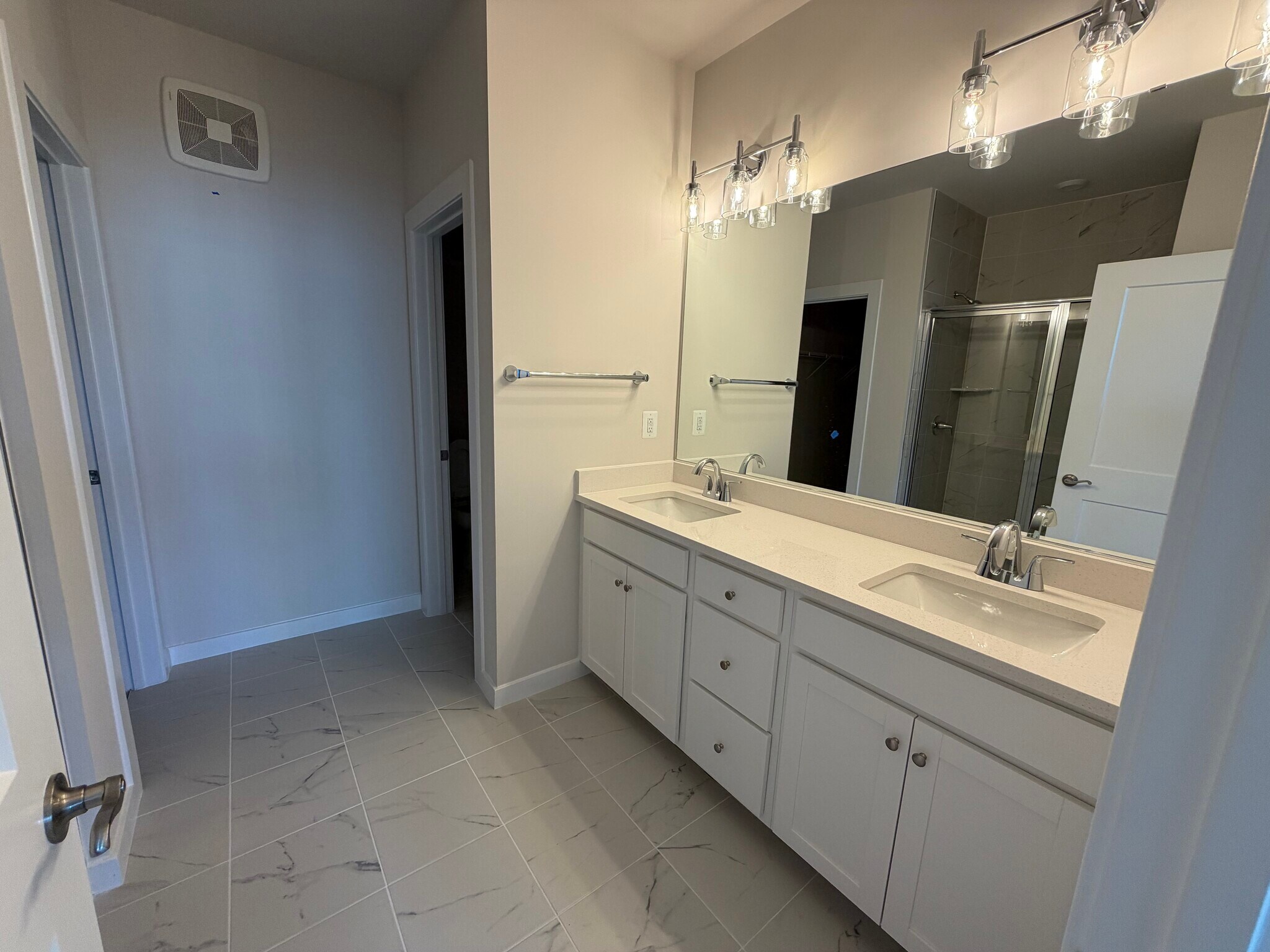 Master bath - 8652 Lovelace St