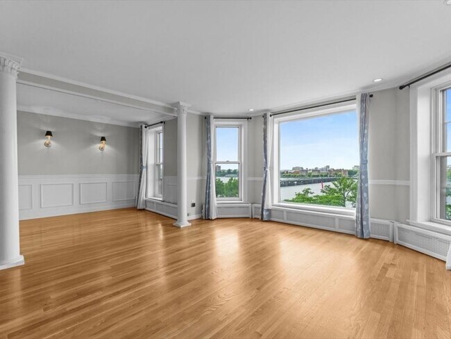 Building Photo - 458 Beacon St