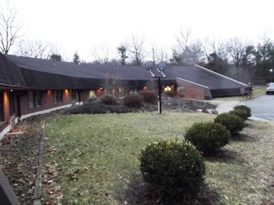 Building Photo - 800 Greencrest Dr