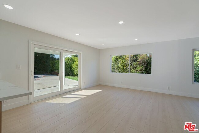 Building Photo - 22563 Tiara St