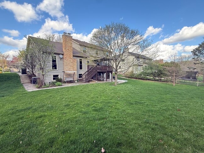 Building Photo - 817 Huntleigh Dr