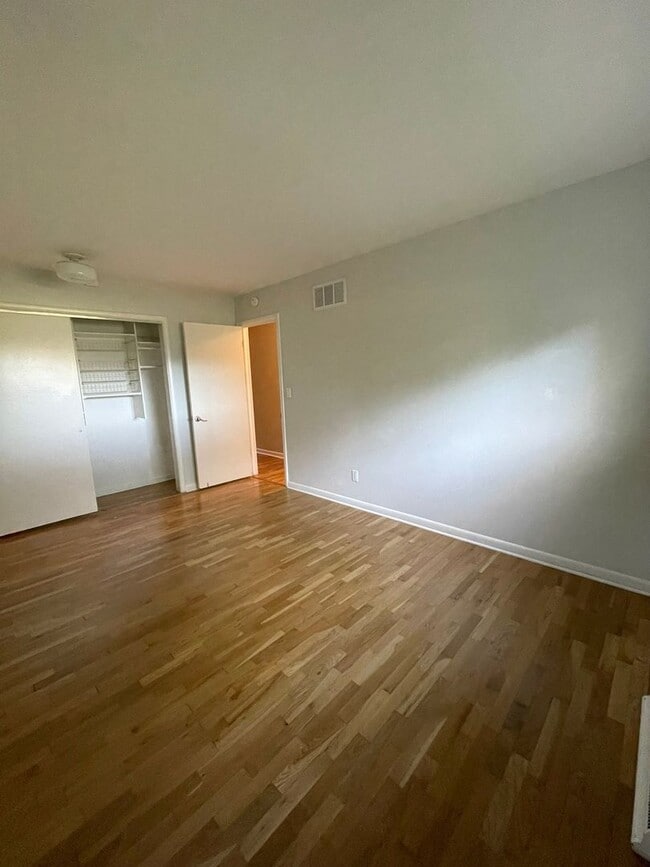 Building Photo - Beautiful Three Bedroom Home