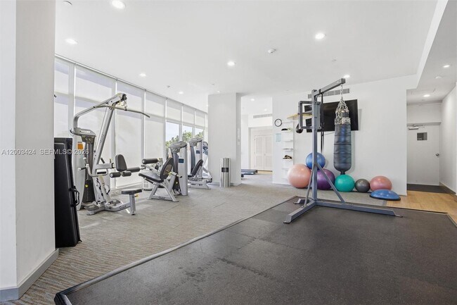 Building Photo - 600 Grapetree Dr