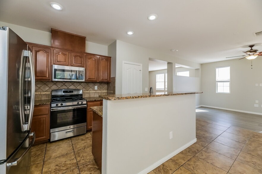 Building Photo - 6035 N Hidden Summit St