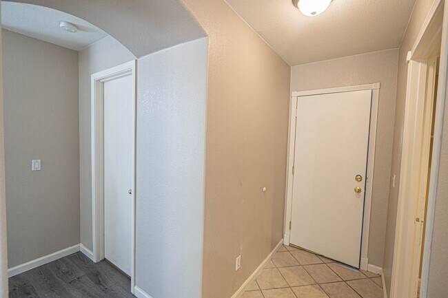 Building Photo - Lovely 3 bed/2.5 bath in Lindsay Ranch!