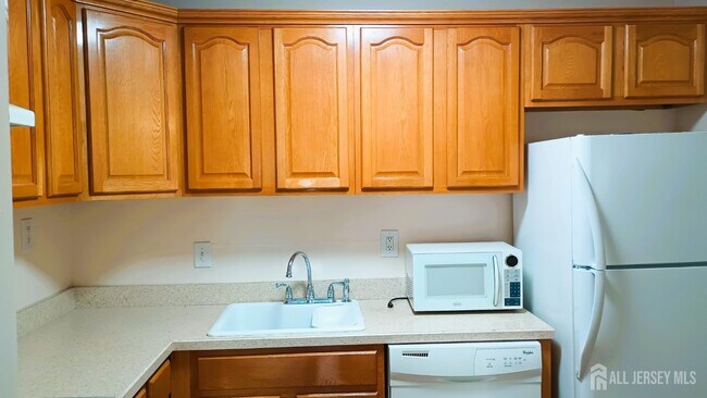 Building Photo - 117 Cricket Ln