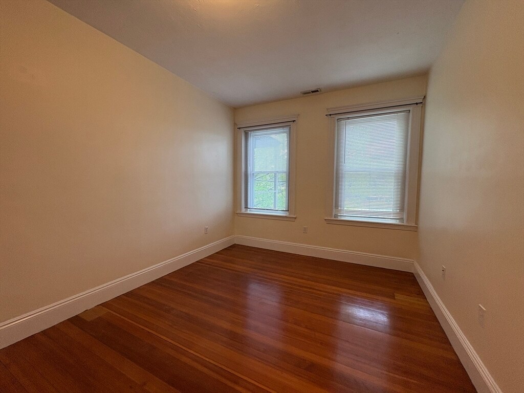 Building Photo - 165 Winthrop Rd