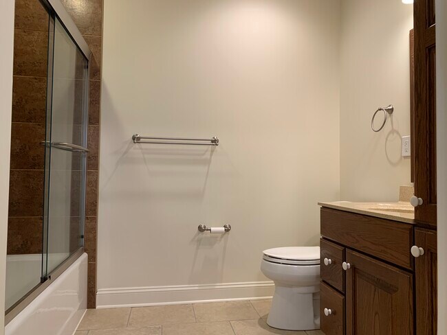 Building Photo - 540 S Lakeshore Blvd