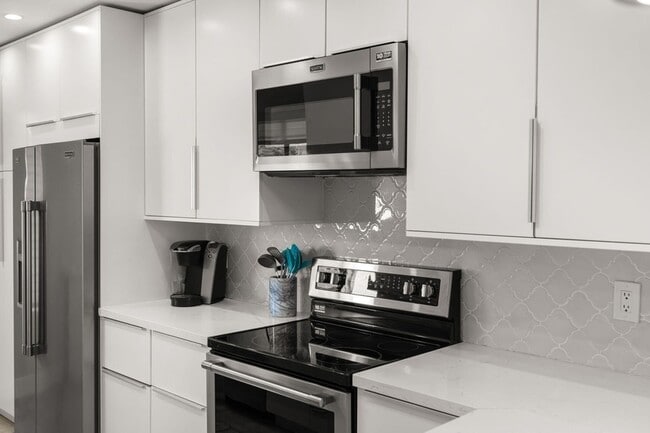 Building Photo - 877 E Arenas Rd