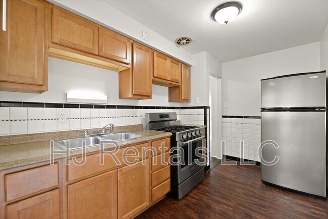 Building Photo - 10139 Cabot Dr