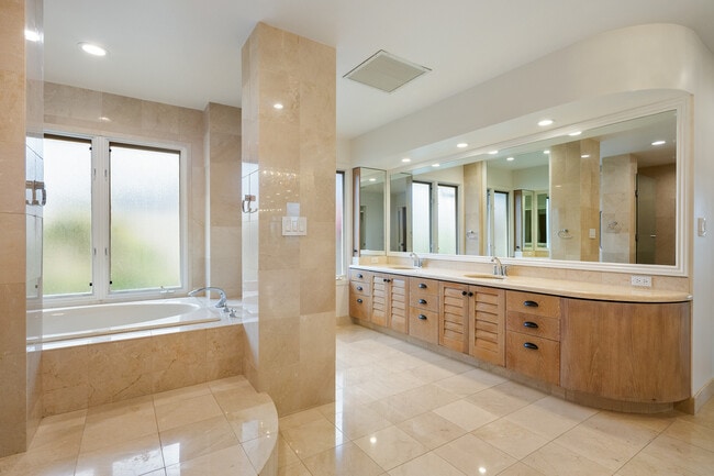 Building Photo - 4639 Waipahee Pl