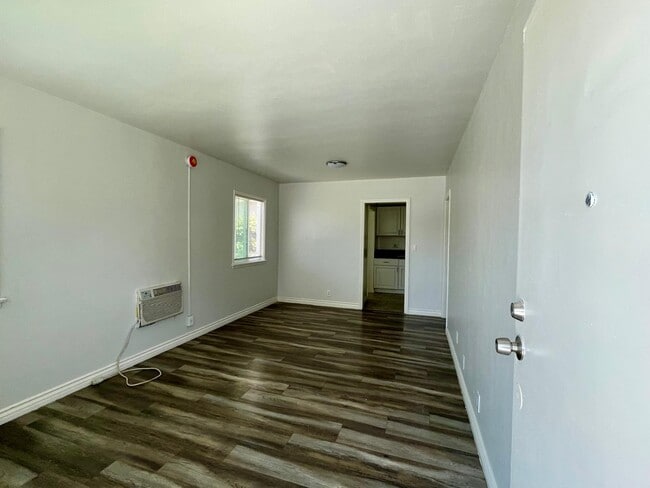 Building Photo - 1142 N Madison Ave
