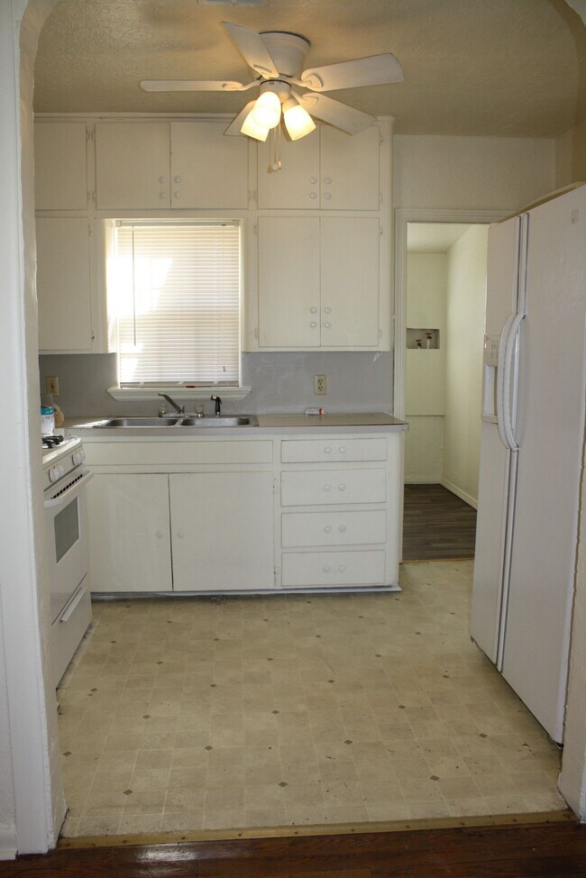 Building Photo - 1708 NW Arlington Ave