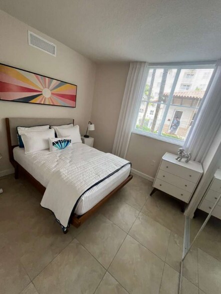 Building Photo - 79 ave 53st Ave