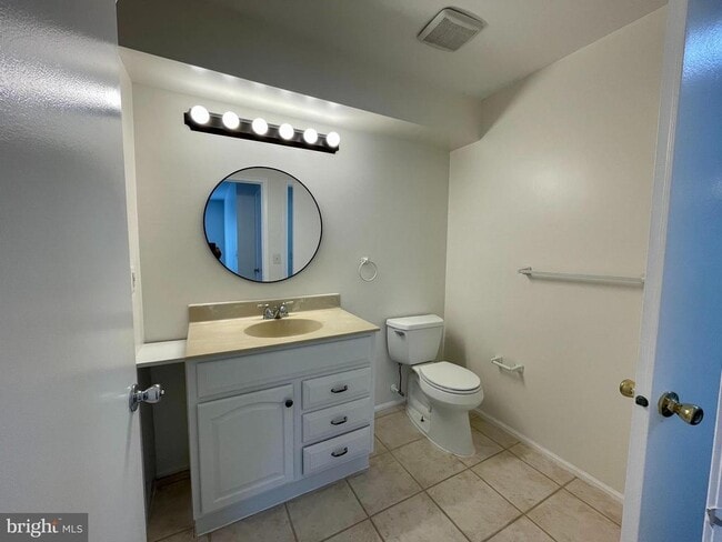 Building Photo - 511 Walden Cir