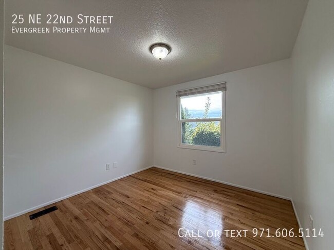 Building Photo - 25 NE 22nd St