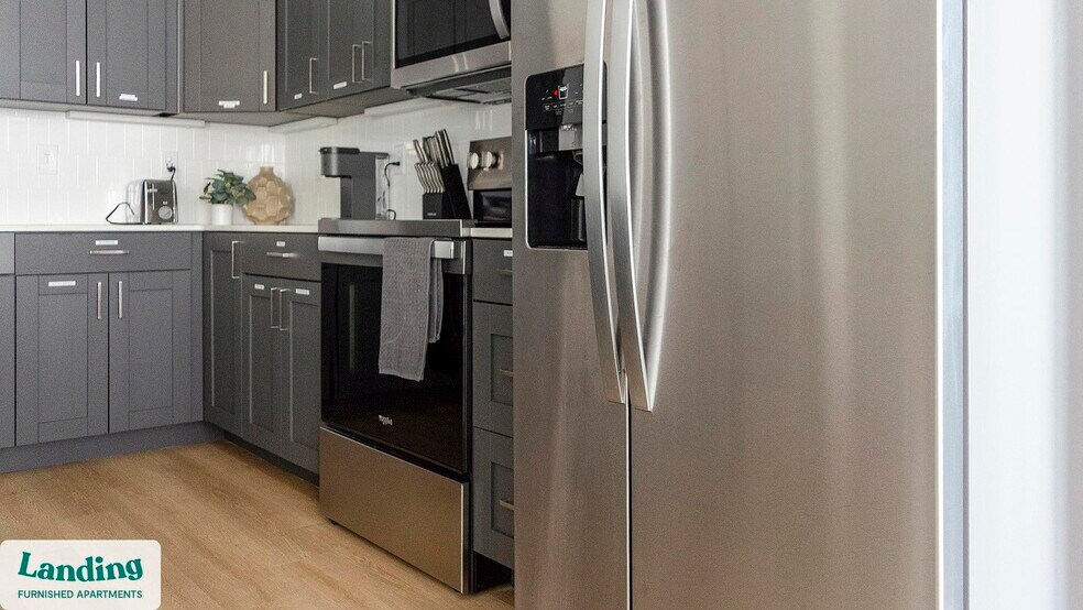 Building Photo - 650 N Main St