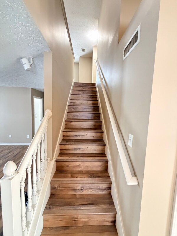 Building Photo - 14058 Southwood Cir