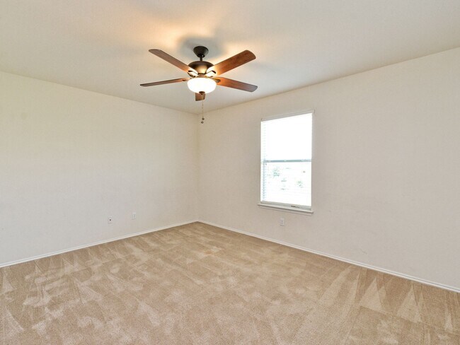 Building Photo - Spacious 2 story with cul-de-sac location