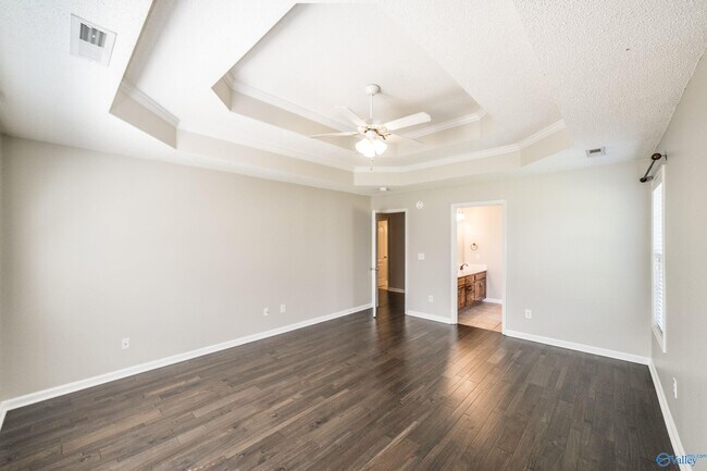 Building Photo - 129 High Noon Ln