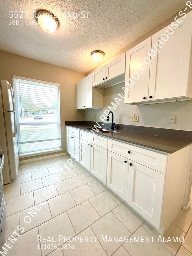 Building Photo - 5523 Rangeland St