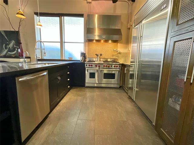 Building Photo - 104 NE 2nd St