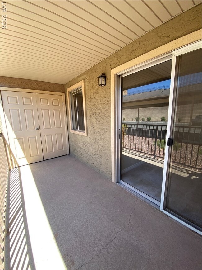 Building Photo - 5163 Indian River Dr