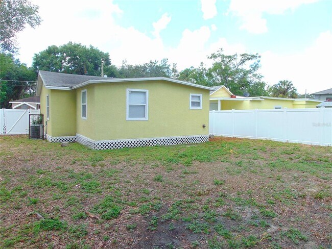 Building Photo - 4214 E Palifox St