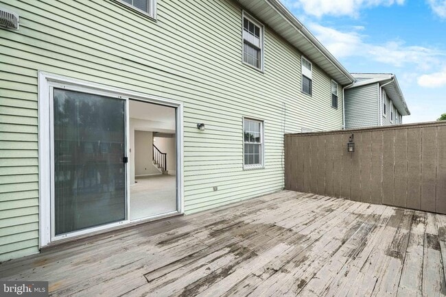 Building Photo - 132 E Green Valley Cir