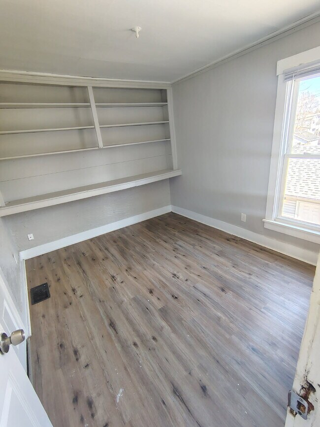 Building Photo - 515 Crawford St