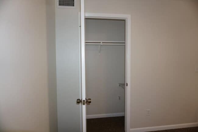 Building Photo - 2 Bedroom, 2 full bath Townhouse Near NAS Jax