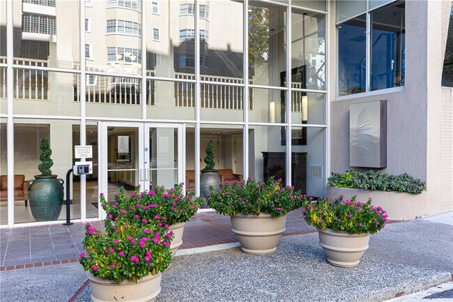 Building Photo - 2479 Peachtree Rd NE