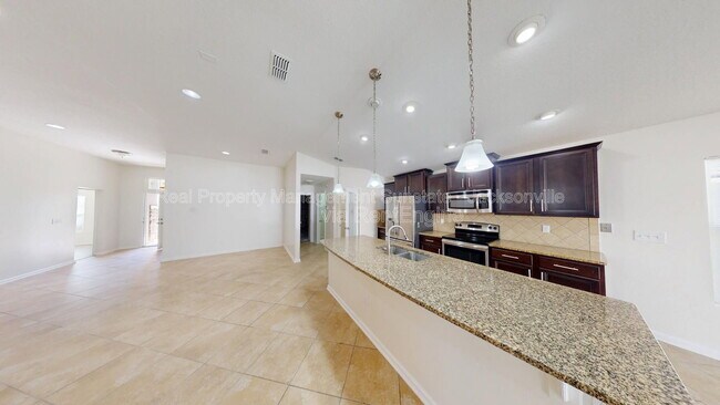 Building Photo - 630 Glendale Ln